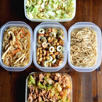 家にあるものでダダーっと準備した作り置き（主菜1品、副菜4品）