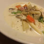 かわはぎのアラで。牛乳ベースのスープパスタ