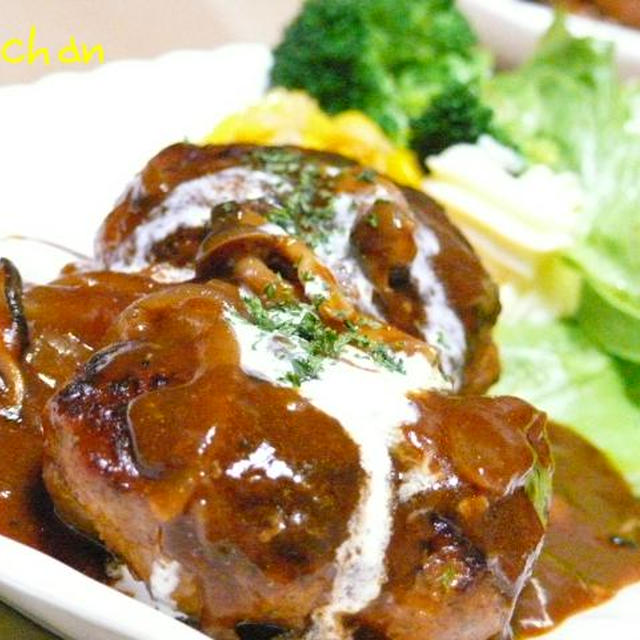 ☆あつあつ　煮込みハンバーグ☆