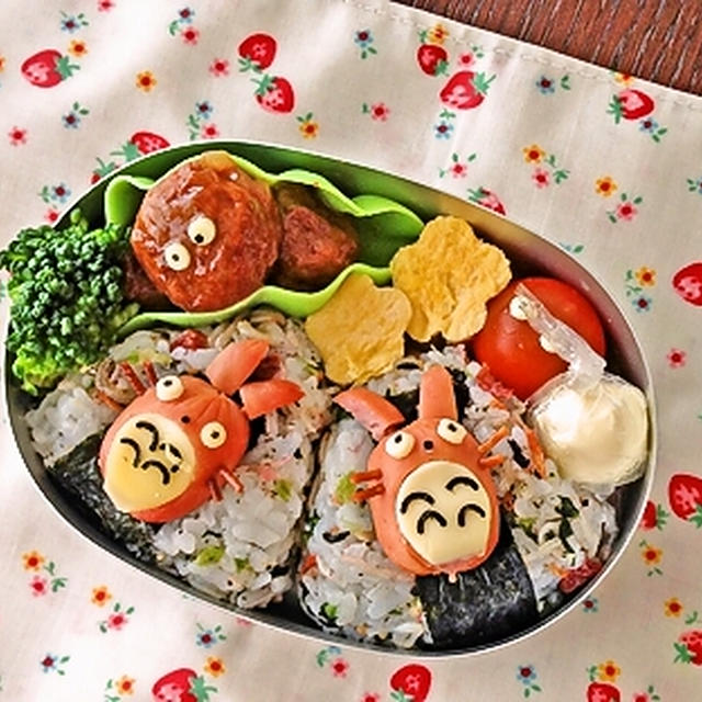 トトロ弁当＆ジョーロでお水弁当