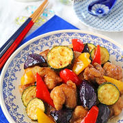 夏の作り置きやお弁当に！少ない油で夏野菜と鶏肉の南蛮漬け♪