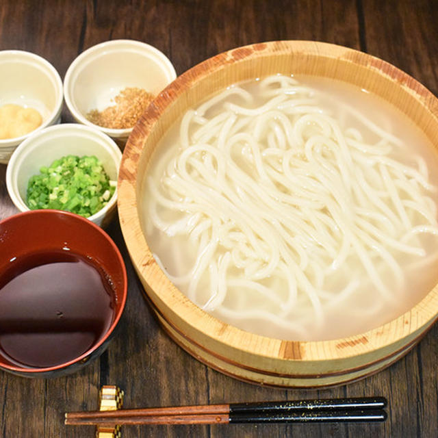 桶で釜揚げうどん