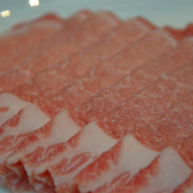 ストウブで「豚しゃぶ」と自家製ごまダレと温玉ポン酢。