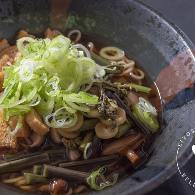 出汁の旨味で味わう♪山菜そばのレシピ・作り方