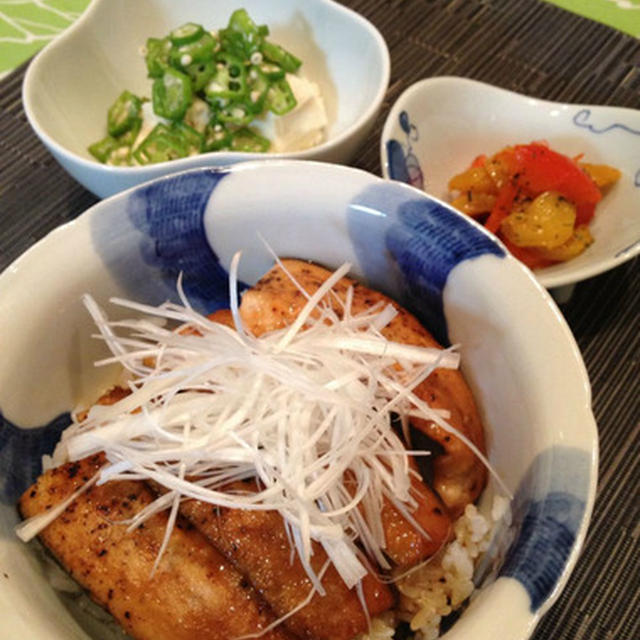 初物の秋刀魚で 「かば焼き丼」。