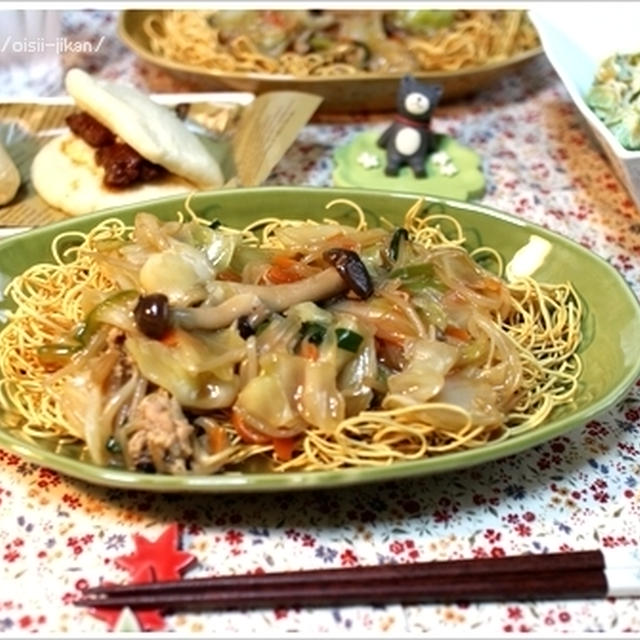 かた焼きそばと手作りパオのランチ