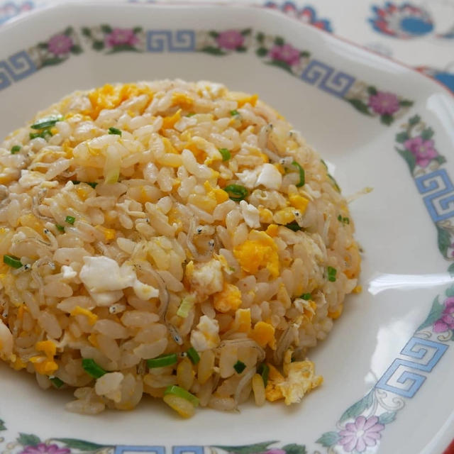 紀乃家しそねり梅とおじゃこのチャーハン、昨日の昼ごはん