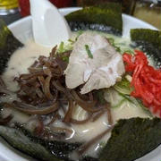 東京・御茶ノ水駅前の｢博多天神｣でのりラーメン