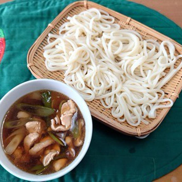 熱々の付け汁と冷たい麺、鶏南蛮ざるうどん