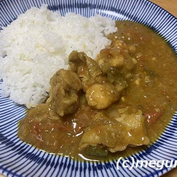 トマトとピーマン入りカレールーを使わないインド風チキンカレー