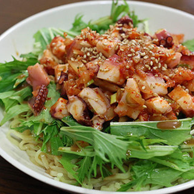 晩ご飯に「タコキムチ水菜冷めん」