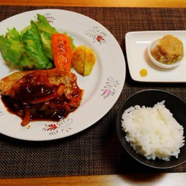 小さいおかずの味が重なった・・・ポークチャップ♪・・♪