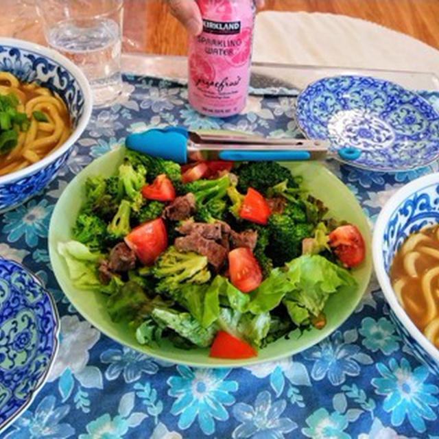 秋が来た感じ ～ カレーうどんとサイコロステーキサラダ