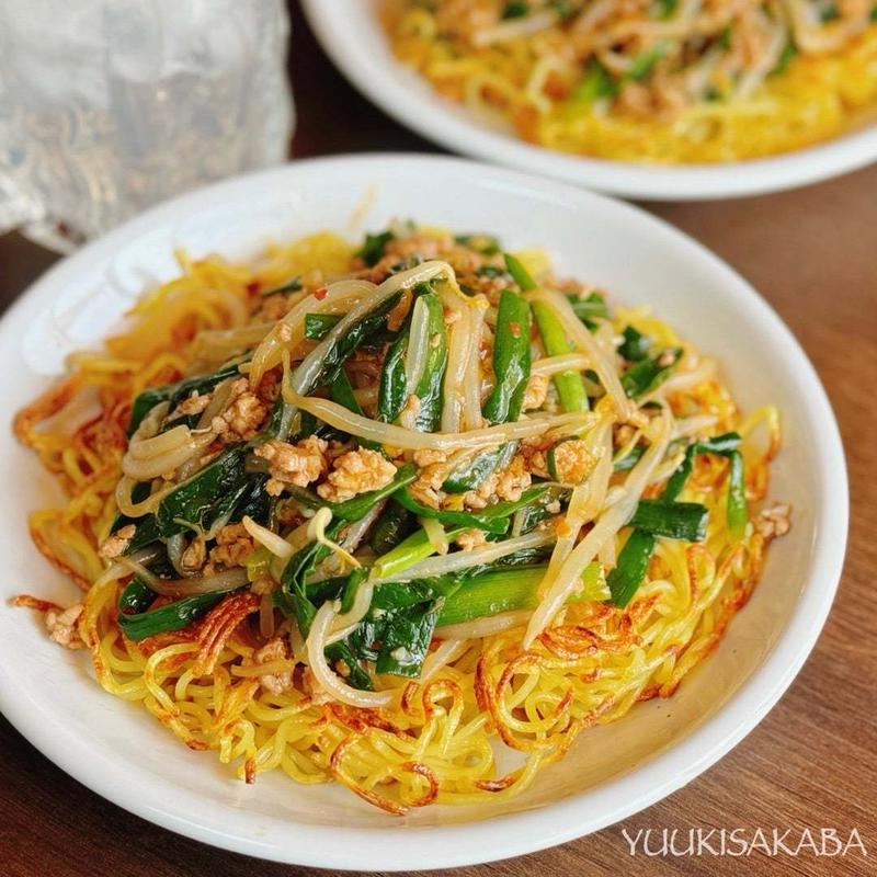 カリっうまっ！カリカリの麺に絡まる