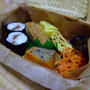 おいなりさんと梅しそ海苔巻きお弁当。