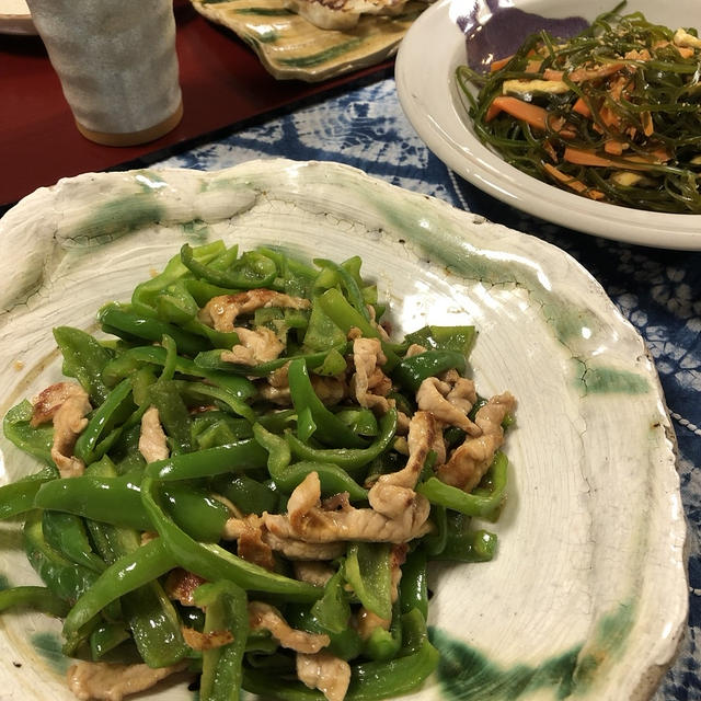 青椒肉絲と餃子とビール