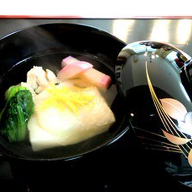 関東風「おすましのお雑煮」&関西風「白味噌のお雑煮」レシピ。