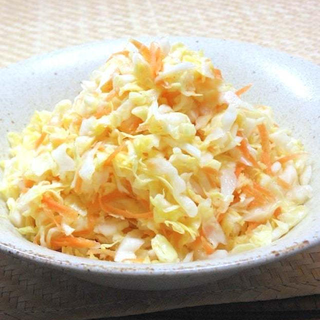 ザクザク切ったら、、和えるだけ簡単！もりもりキャベツサラダ。