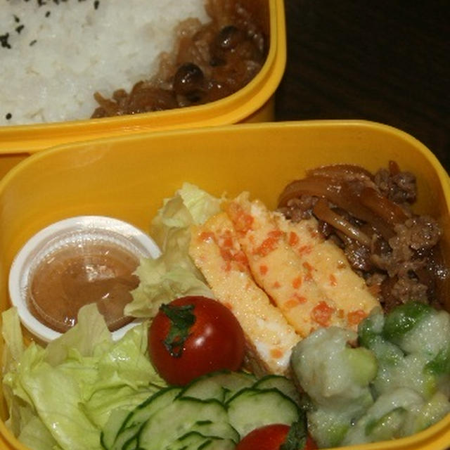 8月19日　　豚肉と しめじの甘辛炒め弁当＆かつおおかかにぎり