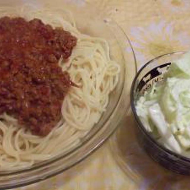 ミートソースパスタと春キャベツのシトラスサラダ