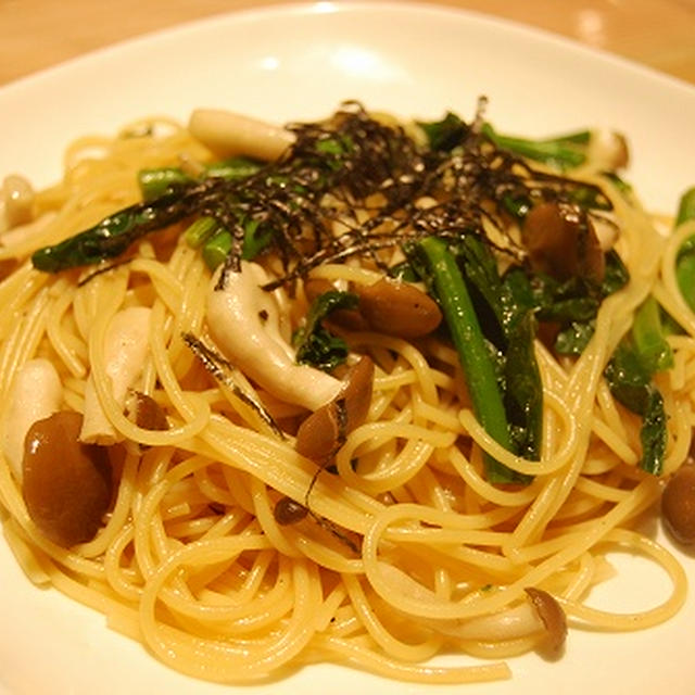 かき菜としめじの和風バターしょう油パスタ