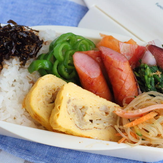 春雨サラダとウィンナーの高校生弁当｜去年の今日の弁当はそばめし