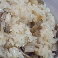 柚子こしょう風味の豚肉とごぼうの炊き込みご飯
