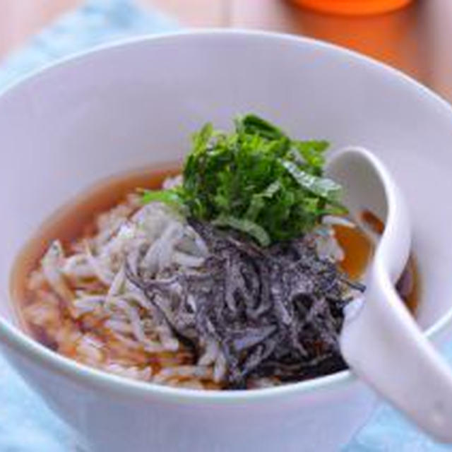 しらすの冷やしだし茶漬け。とねぎ南蛮蒸し鶏の晩ごはん。
