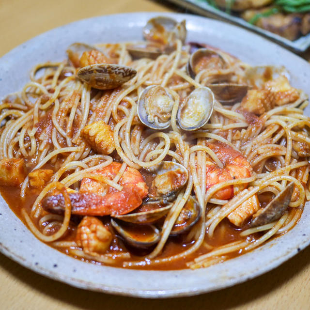 アサリの旨みが美味しい「魚介のトマトソースパスタ」&「娘の誕生日の食卓」