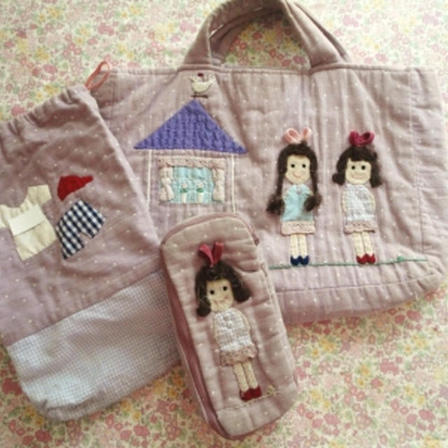 母から私へ　私から娘へ     　　  From my mother,  to my daughter