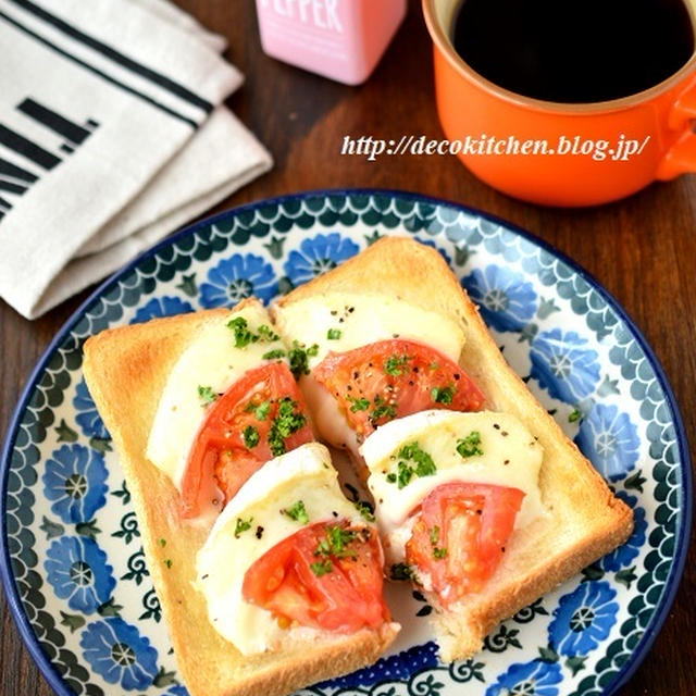 朝食や休日のブランチに◎「トマトカマンベールチーズトースト」←デザートピザ風にしてもおいしいです♡