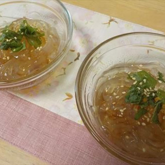 ところてんと５種のベリー入りヨーグルト、暑い夏にぴったり！
