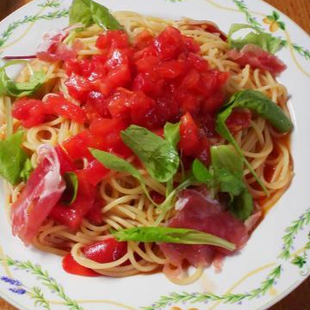 フレッシュトマトと煮込みトマトでスパゲッティー