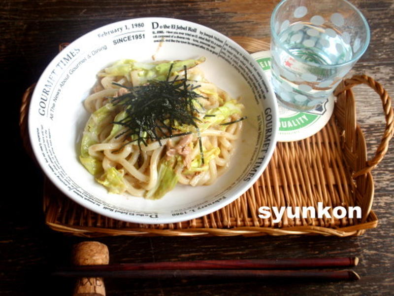 【めっちゃ簡単カフェごはん】キャベツとツナのゴマドレ焼きうどん