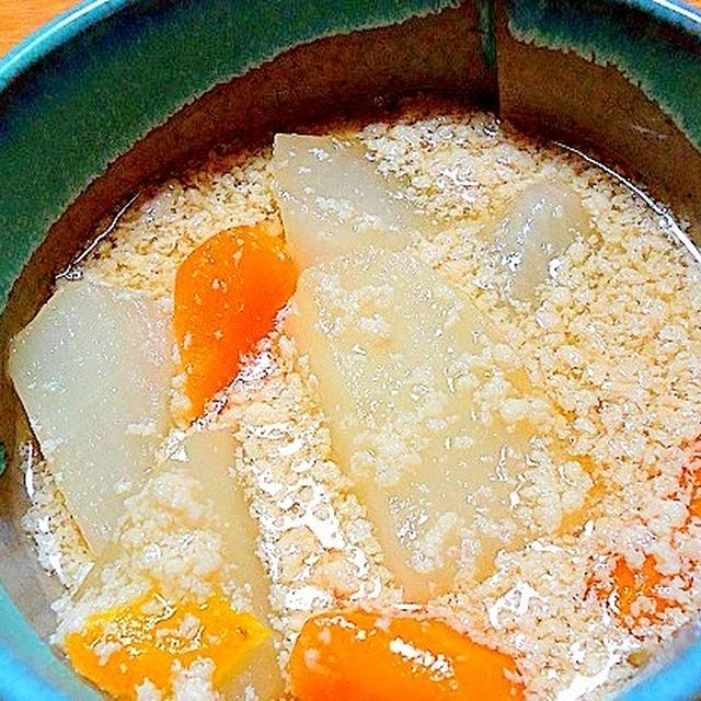 鶏の旨味と野菜の自然の甘さにこだわった " 大根のそぼろ煮 "  