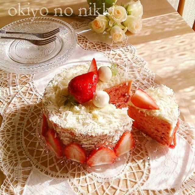 苺のホワイトショコラケーキ。