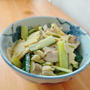 筍、きゅうり、豚肉の青いにんにくラー油炒め丼