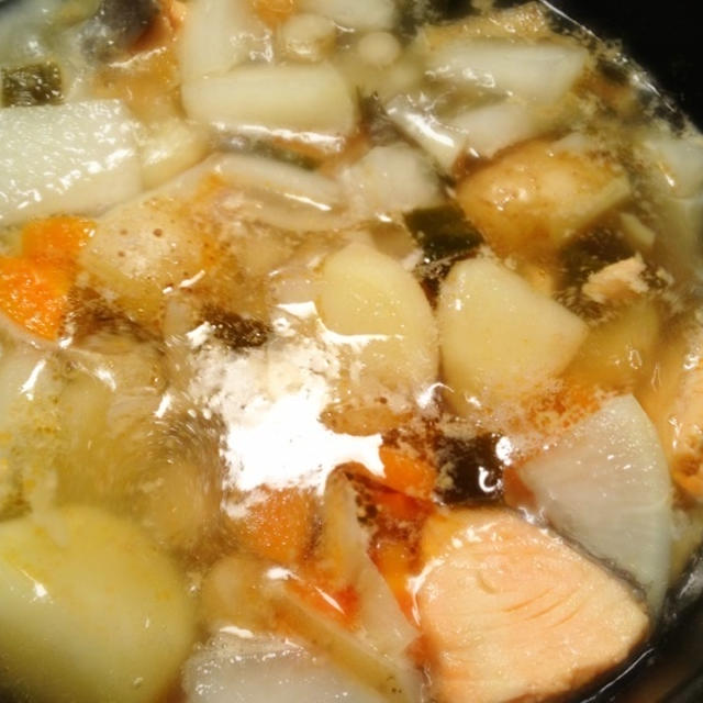 ＊皮ごと根菜と鮭と昆布の塩スープ