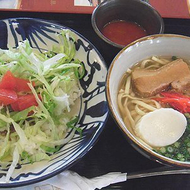 沖縄旅行記１。タコライスとそーきそばのセット