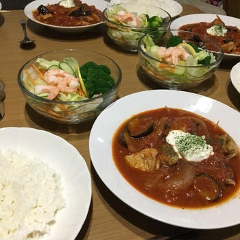 チキンと茄子のトマト煮込みマスカルポーネ添え