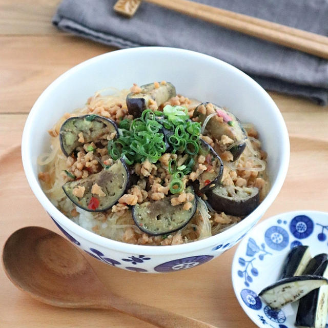 【#うつわやさん #メランコリコ】大豆ミートとなすのピリ辛春雨丼