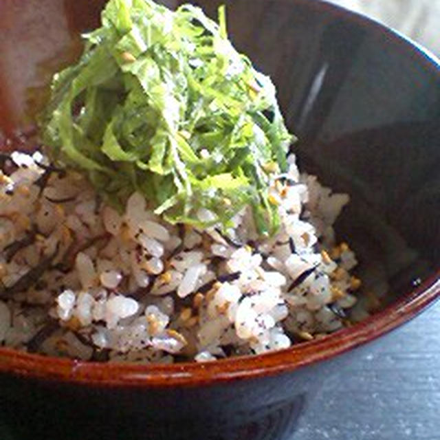 ひじきとゆかりのチャーハン