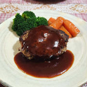 肉汁を閉じ込めたハンバーグ