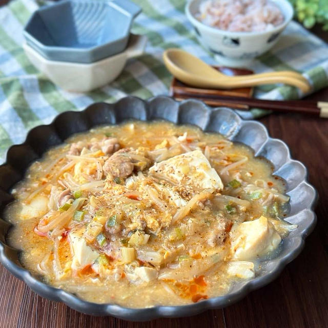 寒い日にホット温まりたい☆豚こまで作る辛もやし麺