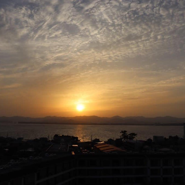 ウエルシーズン浜名湖の夕食バイキングと浜名湖の夕陽