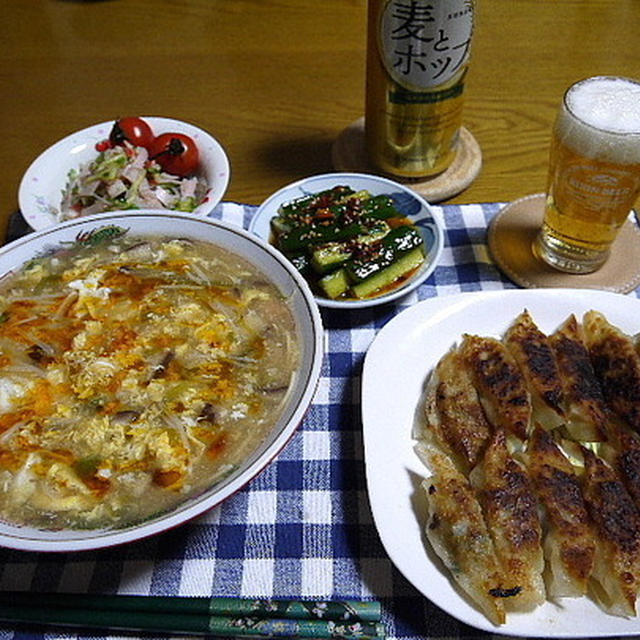 【夕食】酸辣湯麺・焼き餃子・きゅうりのラー油漬け…