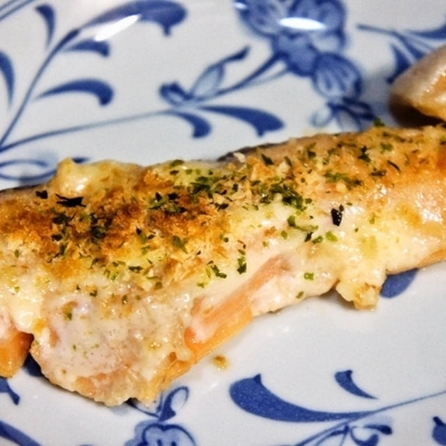 ぬってトースターで焼くだけ♪鮭のパン粉焼き