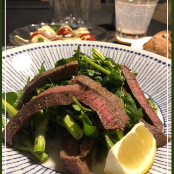 一人飯はホタテのカルパッチョとクレソンと牛肉のサラダ