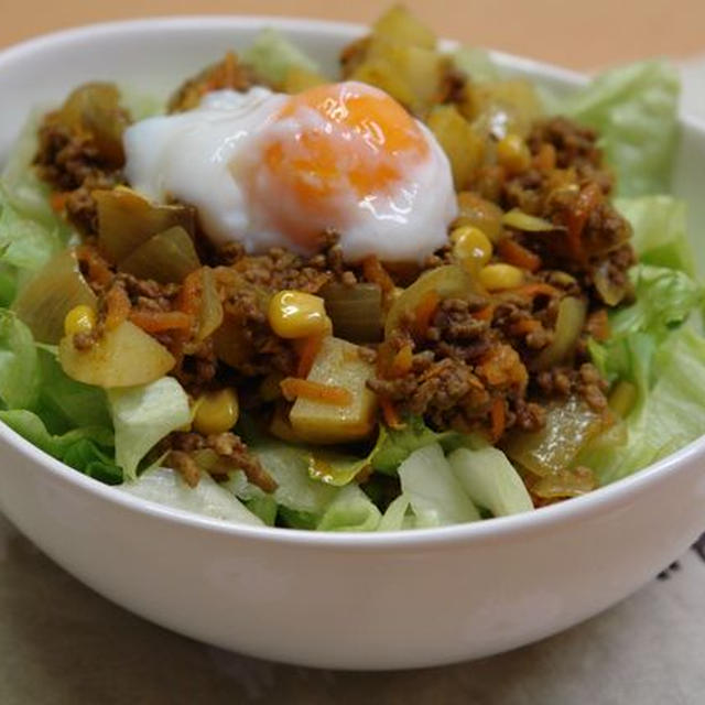 4人分でひと玉！たっぷりレタスのカレー丼