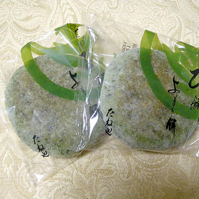 たねや「近江ひら餅 よもぎ餅」